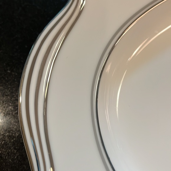 13" Oval Serving Platter Crest by NORITAKE - Picture 3 of 7